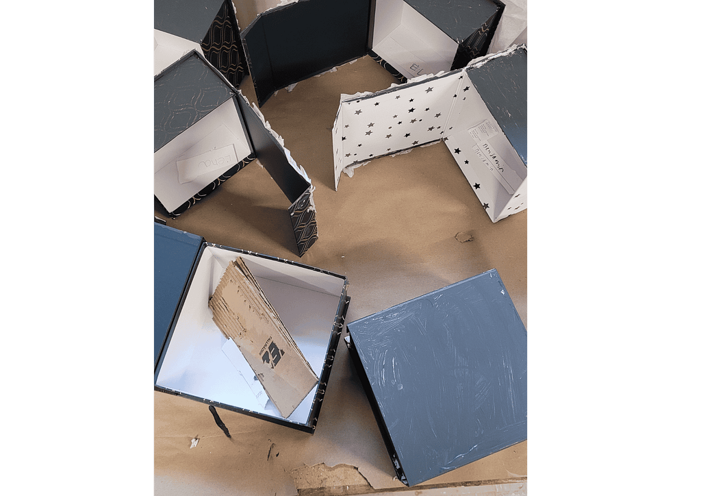 Drachenbuchbox mit schwarz grundiert