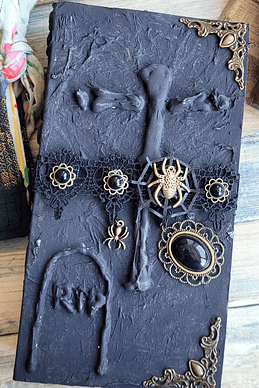 Mixed-Media-gothic-Journal Gothic Art Journal Buchcover