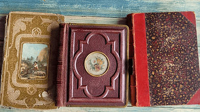 Triologie-Antiquitätenbücherfund-2025
