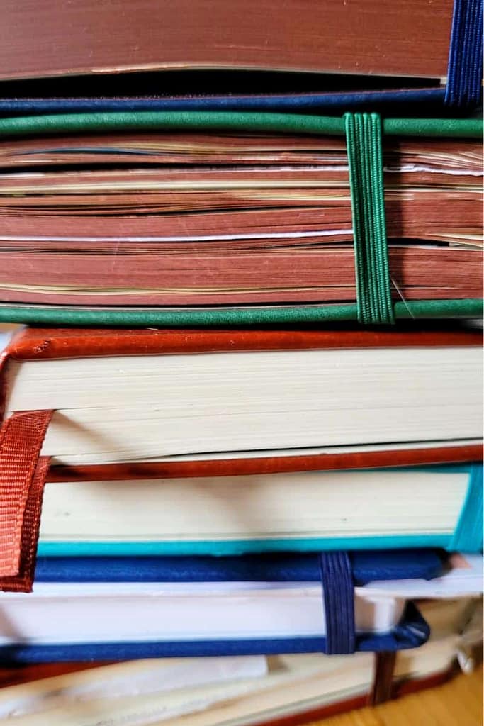 Bullet-Journal-Stapel-seitlich Bullet Journal Bücher seitlich