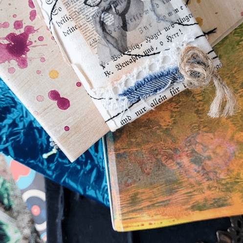 Art Journal Buchstapel von oben